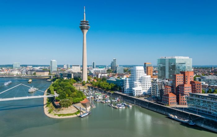 Düsseldorf, Innenstadt und Blick auf den Fernsehturm, Medienhafen