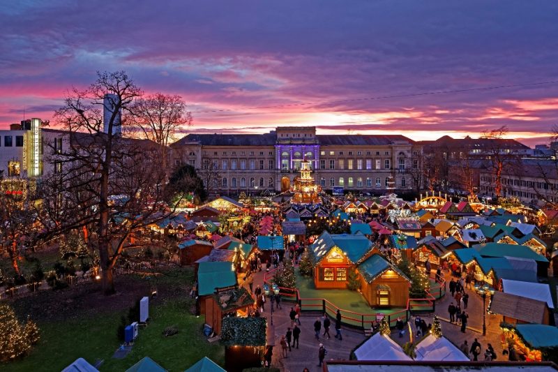 Karlsruher Christkindlesmarkt Besuchen Sie den Fliegenden Weihnachtsmann