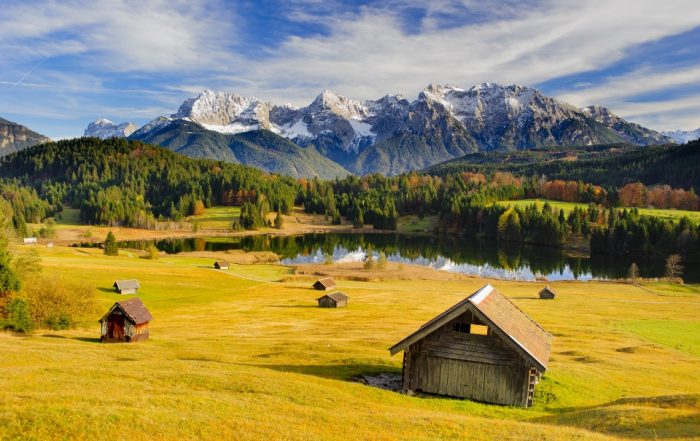 Alm in Bayern mit Karwendel