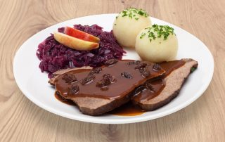 Rheinischer Sauerbraten mit Apfelrotkohl und Klößen