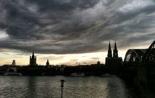 Köln in Wolken