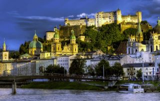 Dunkle Wolken über Salzburg