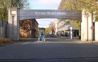 Studiotor der Filmstudios Babelsberg - Drehorte in Deutschland