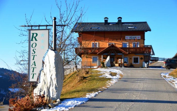 Zufahrt zum Hof - Heu-Milch-Kalb aus Rostatt