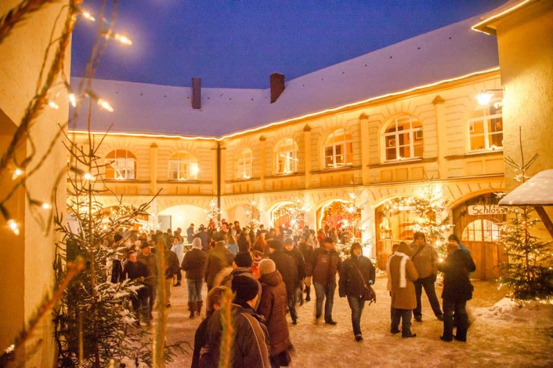 Weihnachtsmarkt auf Schloss Guteneck  Der Varta-Führer