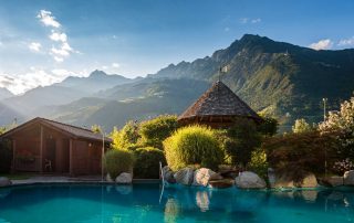 Panorama-Außenpool im Hotel Wiesenhof, Algund, Südtirol - Wellness-Hideaways in Südtirol