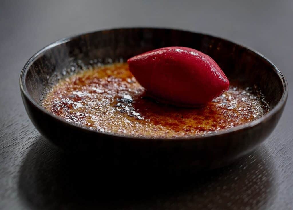 Crème brûlée von der dunklen Schokolade