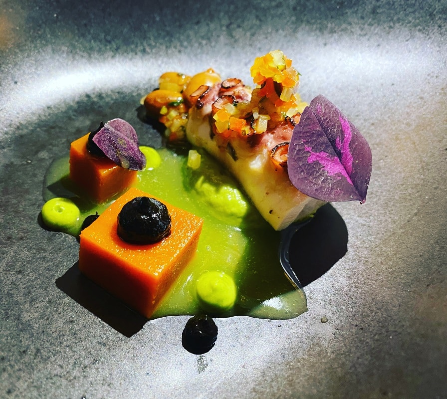 Oktopus & Borlottibohnenvinaigrette | Apfel-Selleriesud | Avocado | Tomate | schwarzer Knoblauch