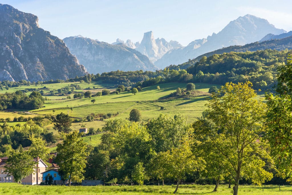 Gipfel des Naranjo de Bulnes im Nationalpark Los Picos de Europa in Spanien im Sommer