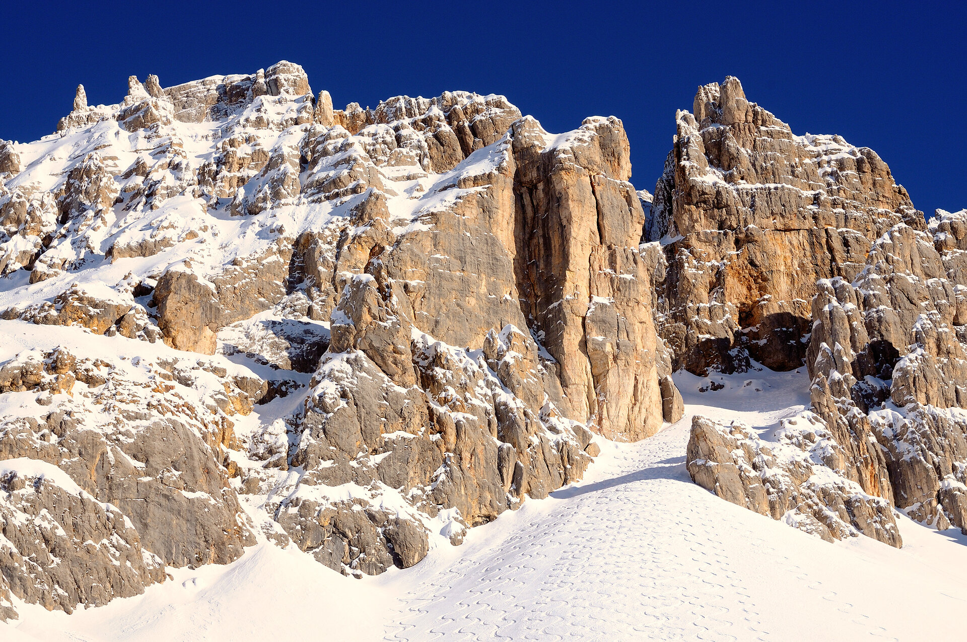 Dolomiti - Monte Latemar - tracce sciatori fuoripista