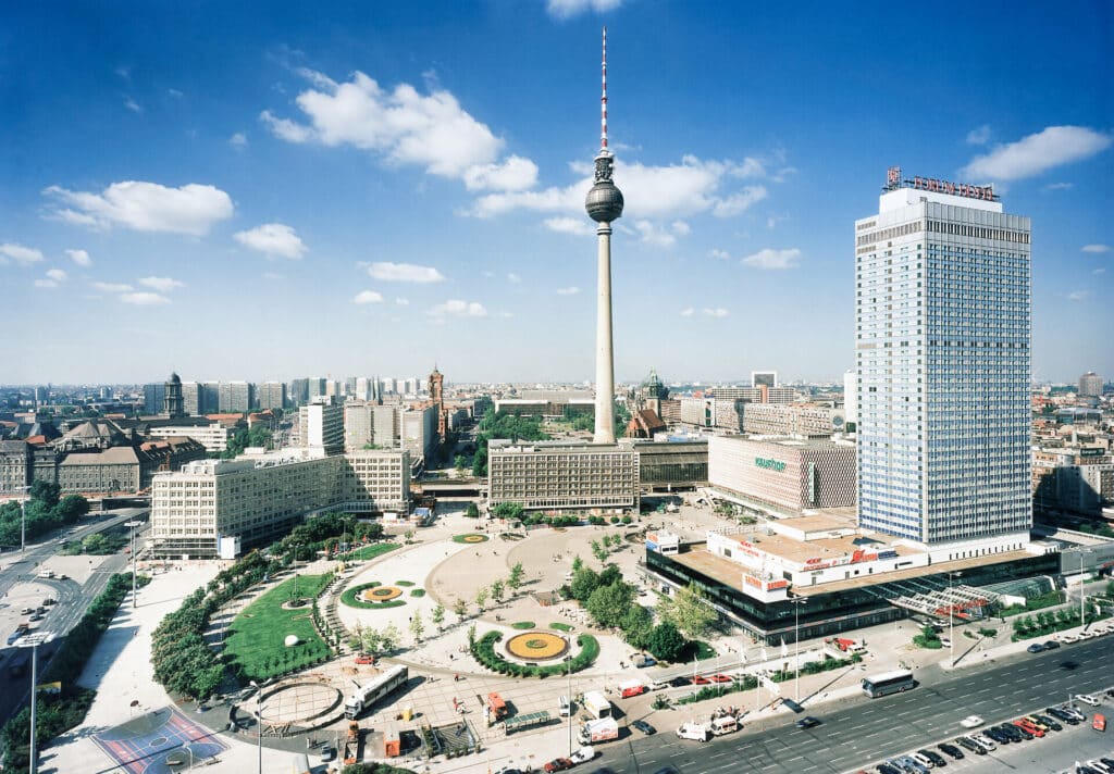 Luftbild Berlin Alexanderplatz bei Sonnenschein