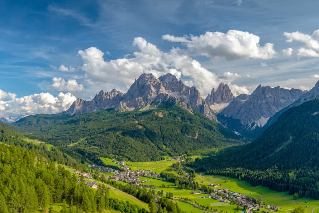 Panoramablick auf die Sextener Sonnenuhr