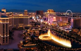 Blick auf Las Vegas Strip bei Nacht - Casino-Hotels