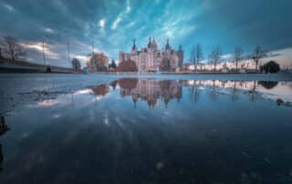 Schweriner Schloss bei Regen- schlechtes Wetter in Schwerin