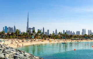 Strand vor Dubai Skyline